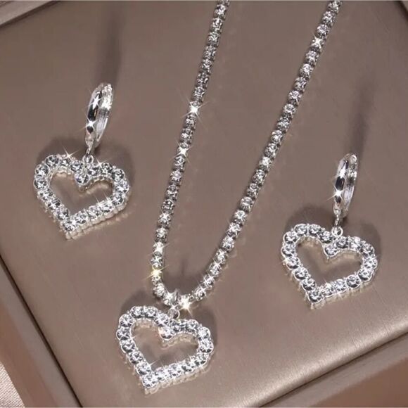 Sparkling Heart Rhinestone Pendant Necklace & Drop Earrings Set - Picture 1 of 7